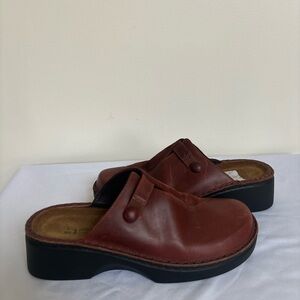 Naot Leather suide mule Clogs Comfort shoes womens burgundy leather size 8 eu39